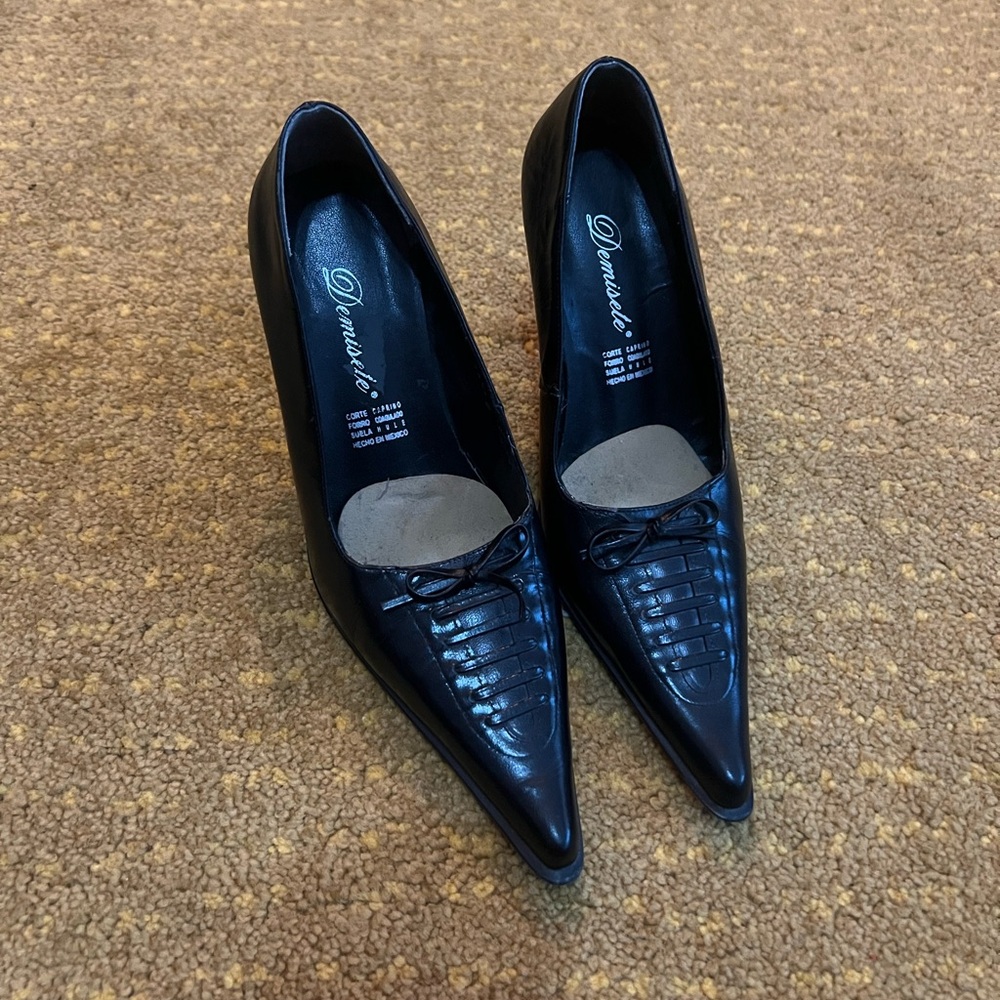 Beautiful Vintage Black Leather Corset Pumps